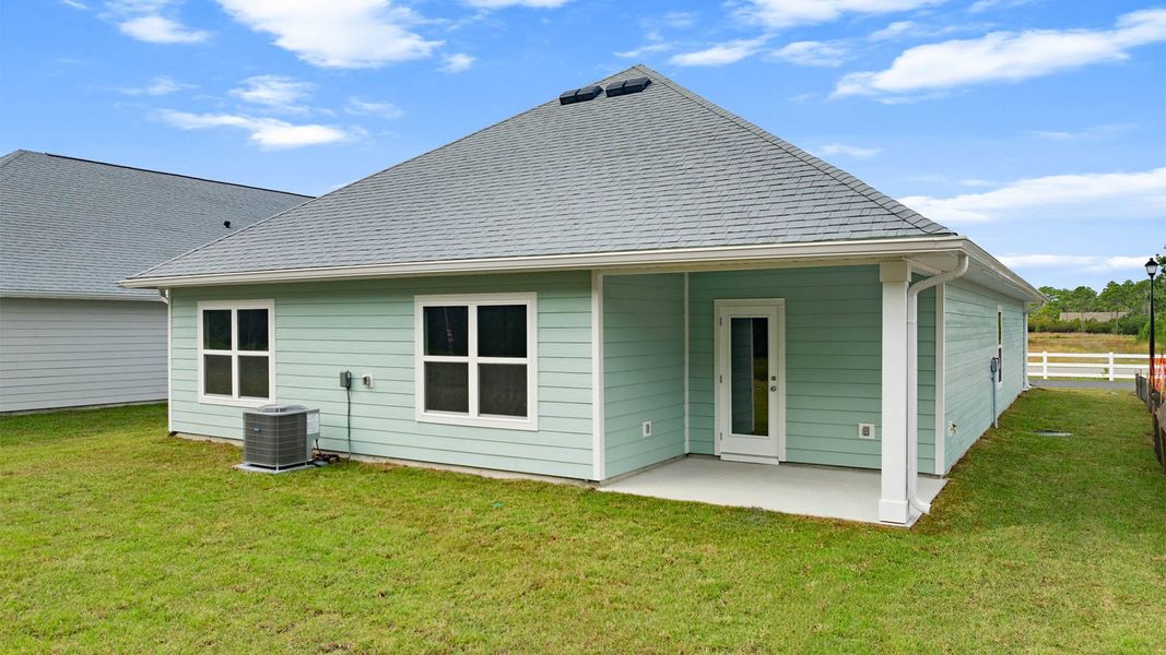 Exterior details and patio area of a home in Buffer Farms, Port Saint Joe (Image 3).