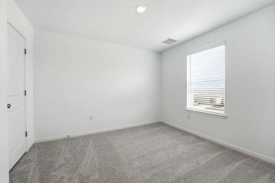 Spacious, unfurnished interior of a new home in Longview, Del Valle (Image 16).