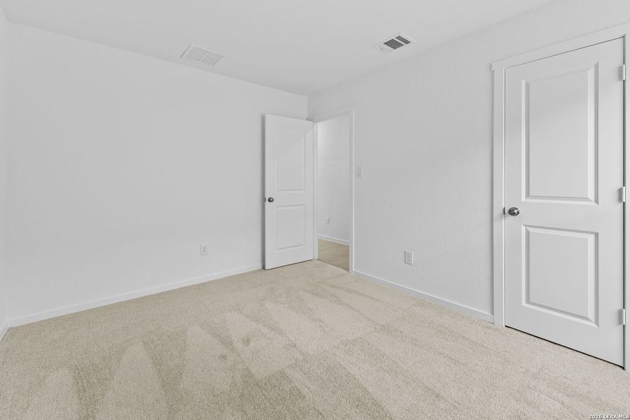 Spacious, unfurnished interior of a new home in Spring Grove, St. Hedwig (Image 14).