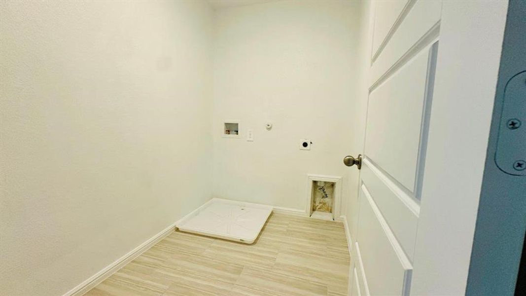 Spacious, unfurnished interior of a new home in Orchard Village, Fort Worth (Image 11). Spacious, unfurnished interior of a new home in Orchard Village, Fort Worth (Image 11).
