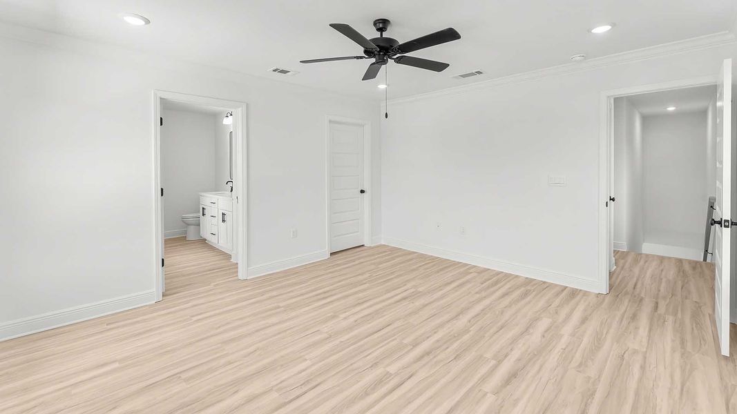 Spacious, unfurnished interior of a new home in Sanctuary Beach, Panama City Beach (Image 19).