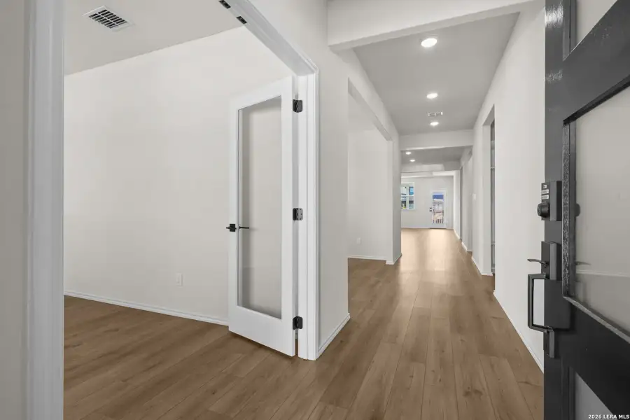 Spacious, unfurnished interior of a new home in Comanche Ridge, San Antonio (Image 35). Spacious, unfurnished interior of a new home in Comanche Ridge, San Antonio (Image 35).