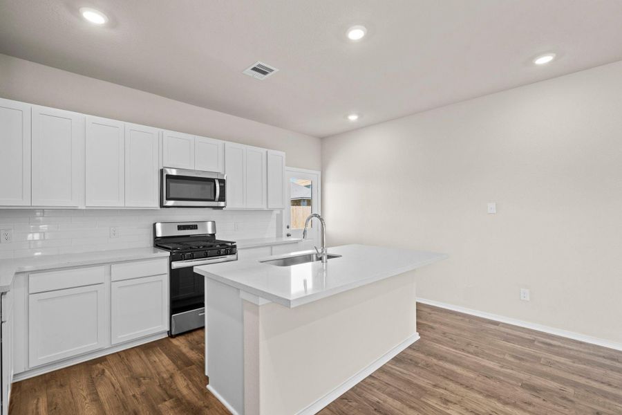 Furnished interior view inside a new home in Creekhaven, Rosharon (Image 8).