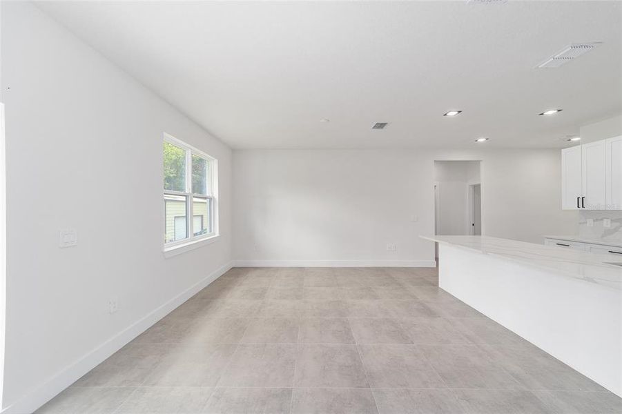 Spacious, unfurnished interior of a new home in , Ocala (Image 26).
