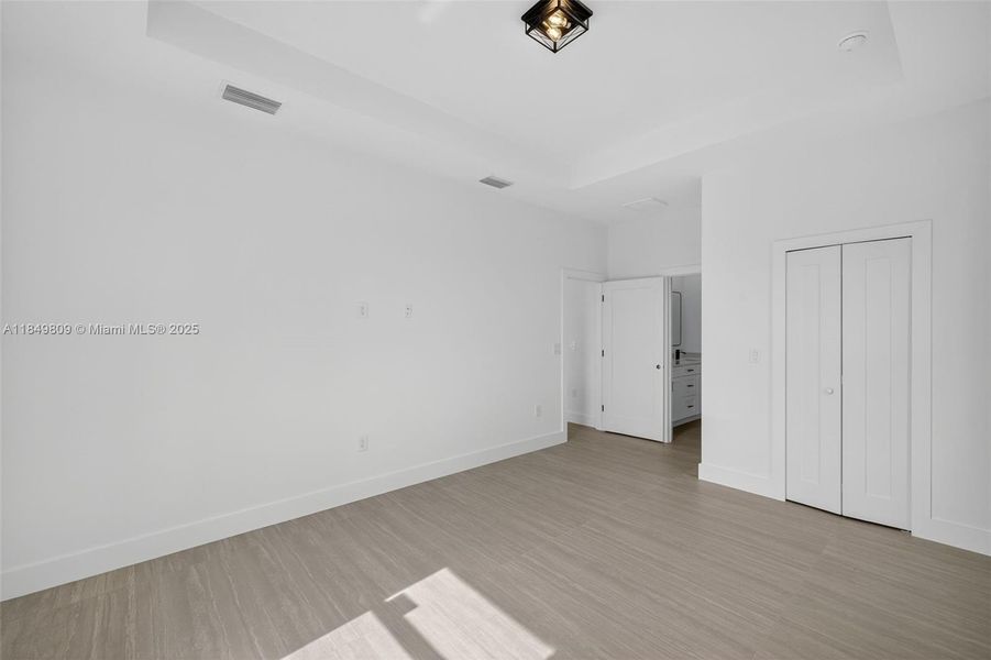 Spacious, unfurnished interior of a new home in , Lehigh Acres (Image 17).