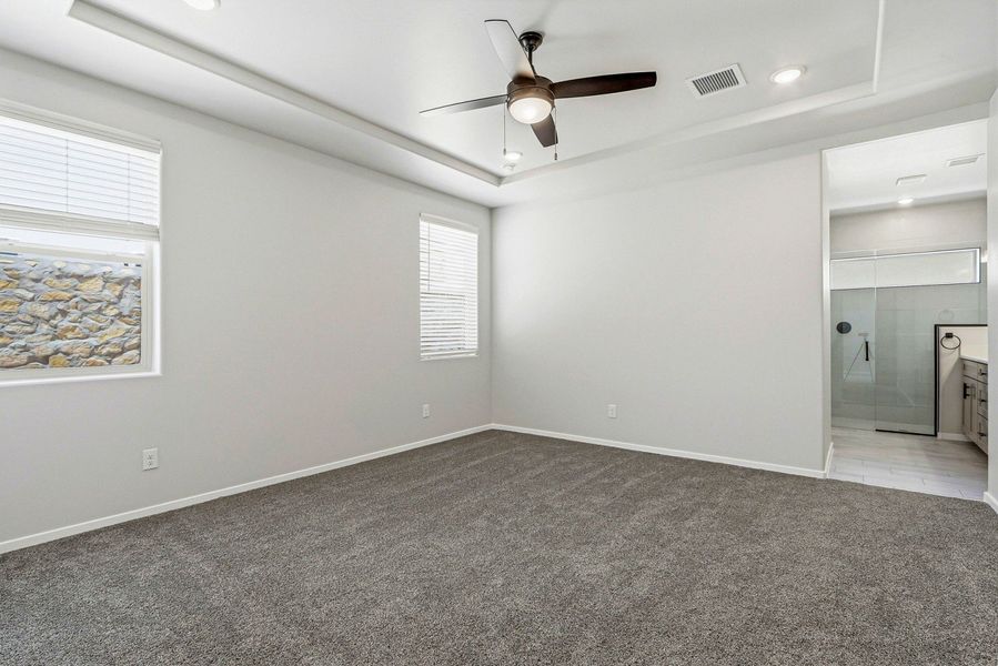 Spacious, unfurnished interior of a new home in Hillside Park, El Paso (Image 17).