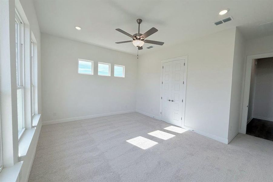 Spacious, unfurnished interior of a new home in Polo Ridge, Mesquite (Image 9).
