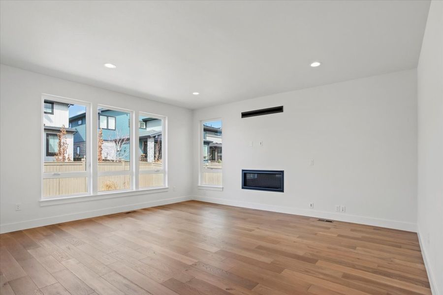 Spacious, unfurnished interior of a new home in West Grange, Longmont (Image 14).