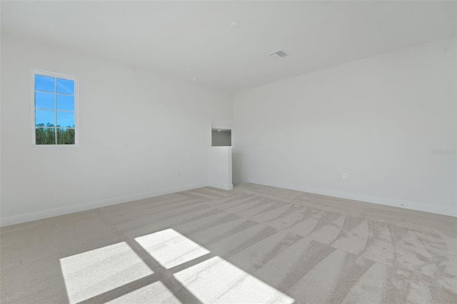 Spacious, unfurnished interior of a new home in Angeline, Land O' Lakes (Image 34).
