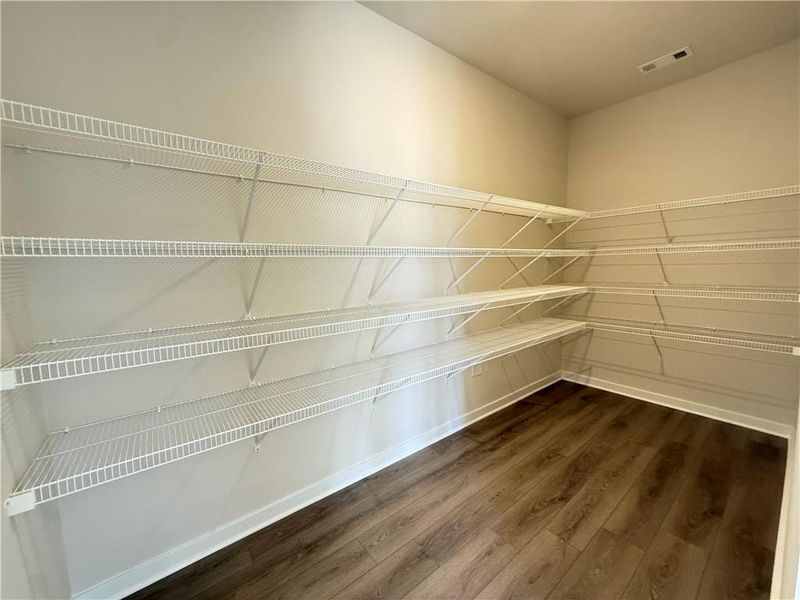 Spacious, unfurnished interior of a new home in Ponderosa Farms Manor, Gainesville (Image 39).