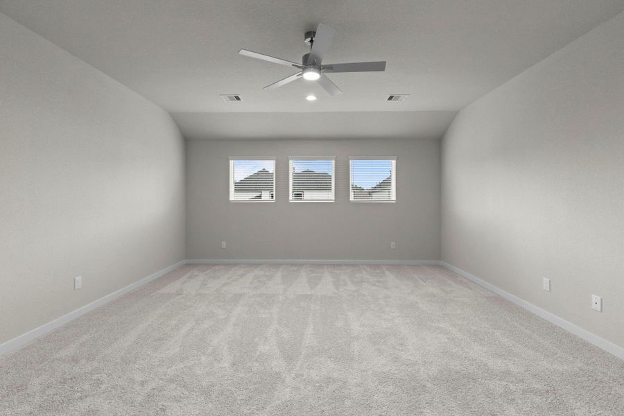 Spacious, unfurnished interior of a new home in Barton Creek Ranch, Conroe (Image 27).