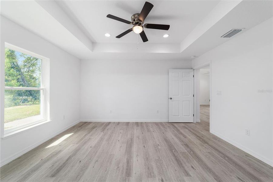 Spacious, unfurnished interior of a new home in , Silver Springs (Image 46).