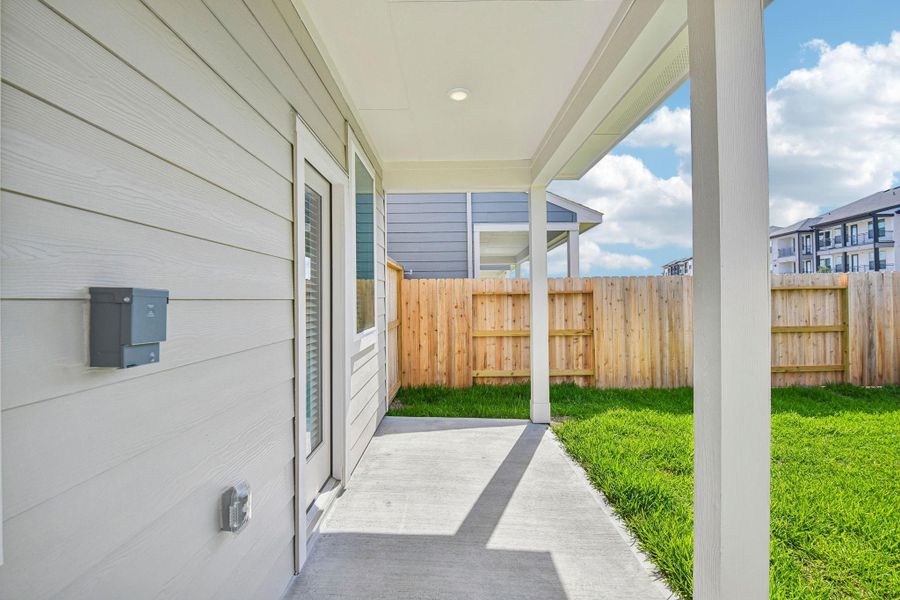 Exterior details and patio area of a home in Parkway Commons - City Series, Missouri City (Image 4).