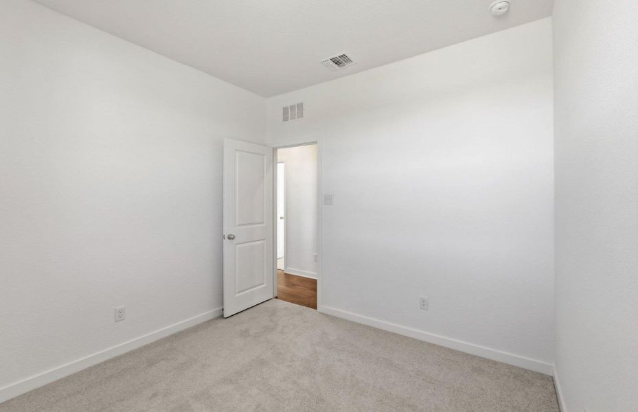 Spacious, unfurnished interior of a new home in Sonterra, Jarrell (Image 14).