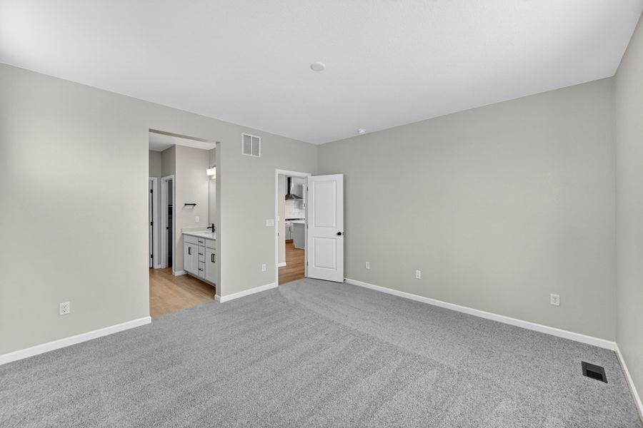 Spacious, unfurnished interior of a new home in Macanta, Castle Rock (Image 22). Spacious, unfurnished interior of a new home in Macanta, Castle Rock (Image 22).
