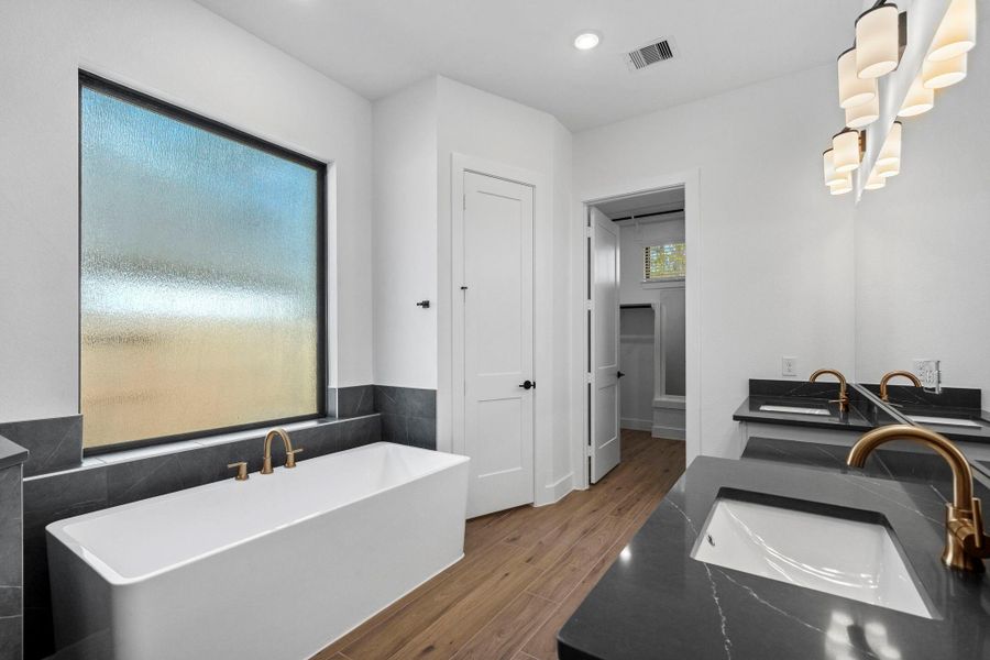 Furnished interior view inside a new home in Evergreen, Conroe (Image 7). Furnished interior view inside a new home in Evergreen, Conroe (Image 7).