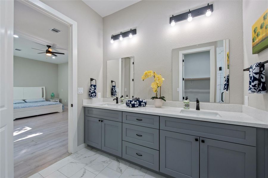 Furnished interior view inside a new home in , Kemah (Image 6).