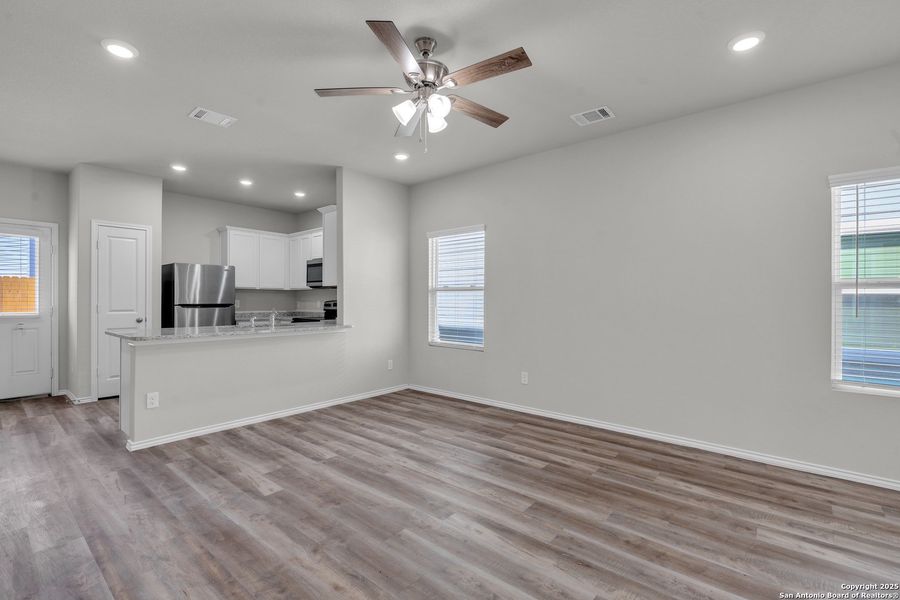 Spacious, unfurnished interior of a new home in , San Antonio (Image 16).