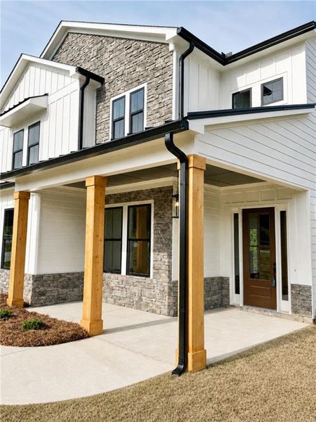 Exterior details and patio area of a home in , Dallas (Image 3).