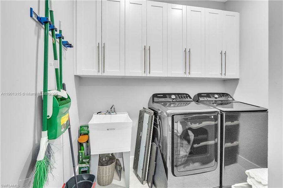 Close-up of interior finishes inside a home in , Cape Coral (Image 18). Close-up of interior finishes inside a home in , Cape Coral (Image 18).