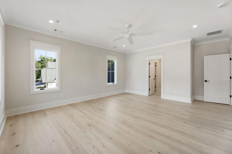 Spacious, unfurnished interior of a new home in , Alpharetta (Image 53).