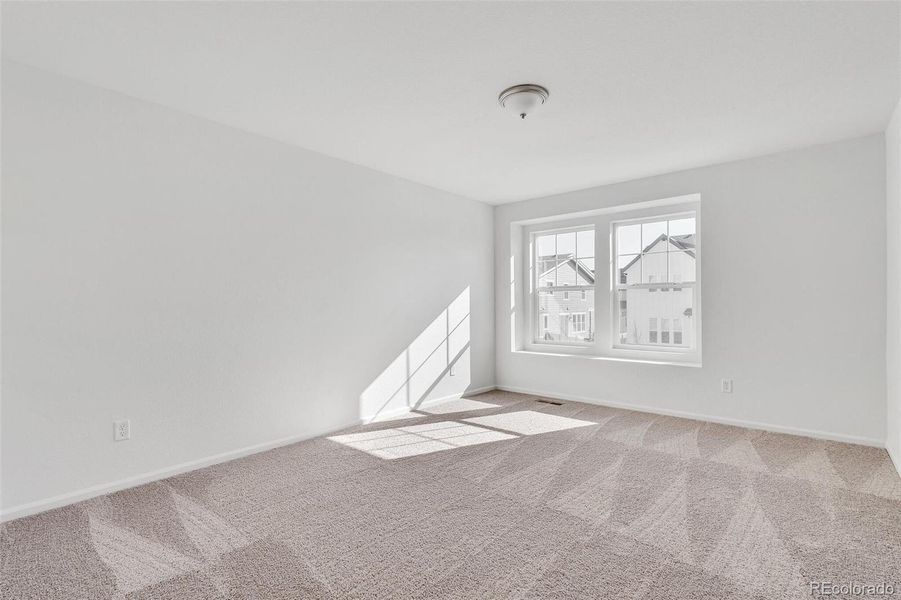 Spacious, unfurnished interior of a new home in Turnberry Villas, Commerce City (Image 27).