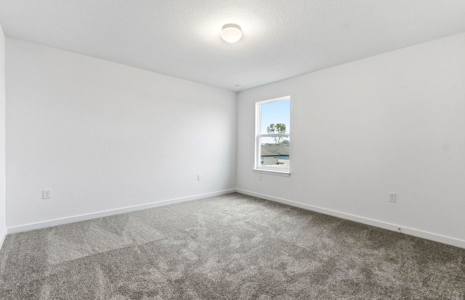 Spacious, unfurnished interior of a new home in Pioneer Ranch, Ocala (Image 12).