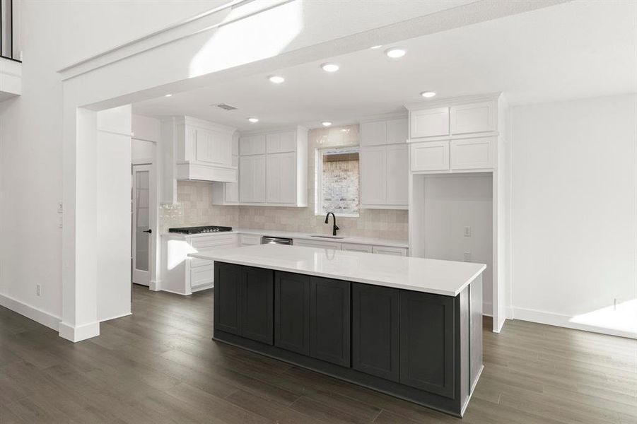 Furnished interior view inside a new home in Edgewood Creek, Celina (Image 16).