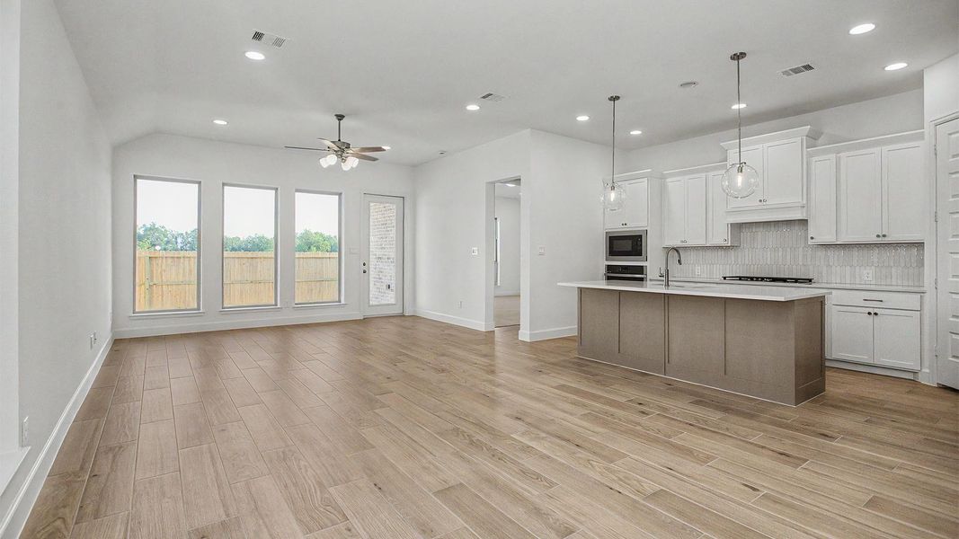 Spacious, unfurnished interior of a new home in Valencia, Manvel (Image 7).