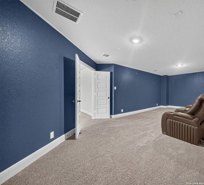 Spacious, unfurnished interior of a new home in , Cibolo (Image 21).
