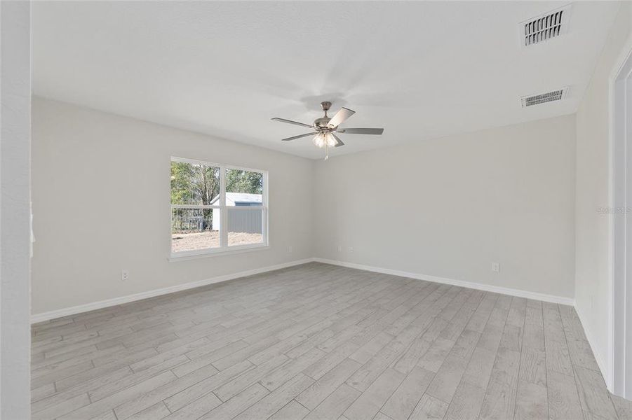 Spacious, unfurnished interior of a new home in , Ocala (Image 32).