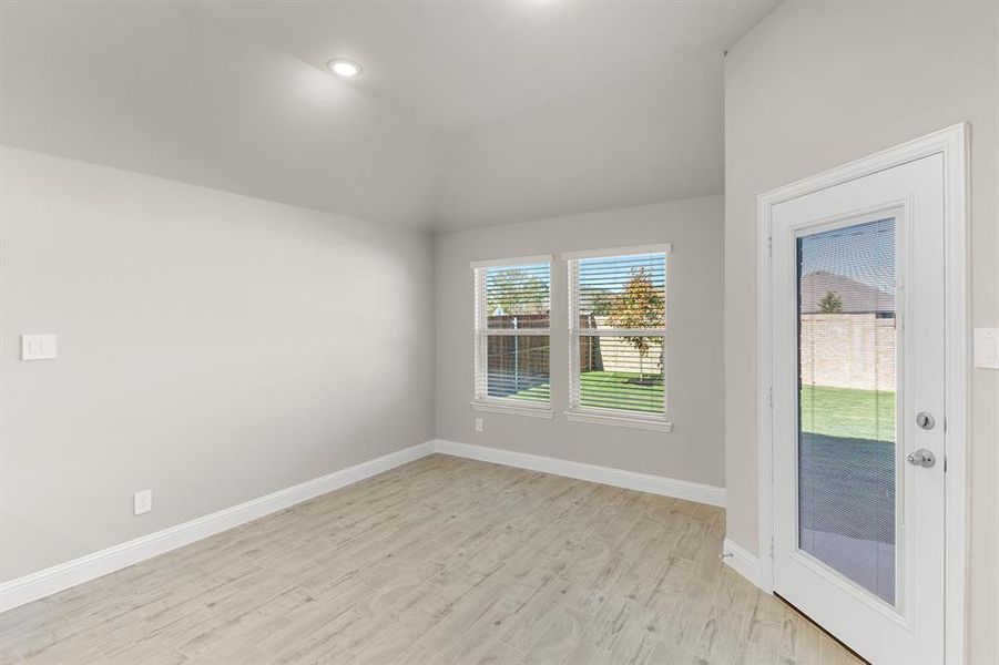 16. 141 Whistling Duck - Dining (2)