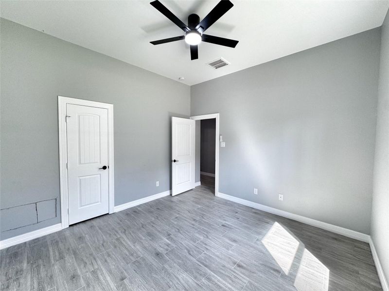 Spacious, unfurnished interior of a new home in , Dayton (Image 21).