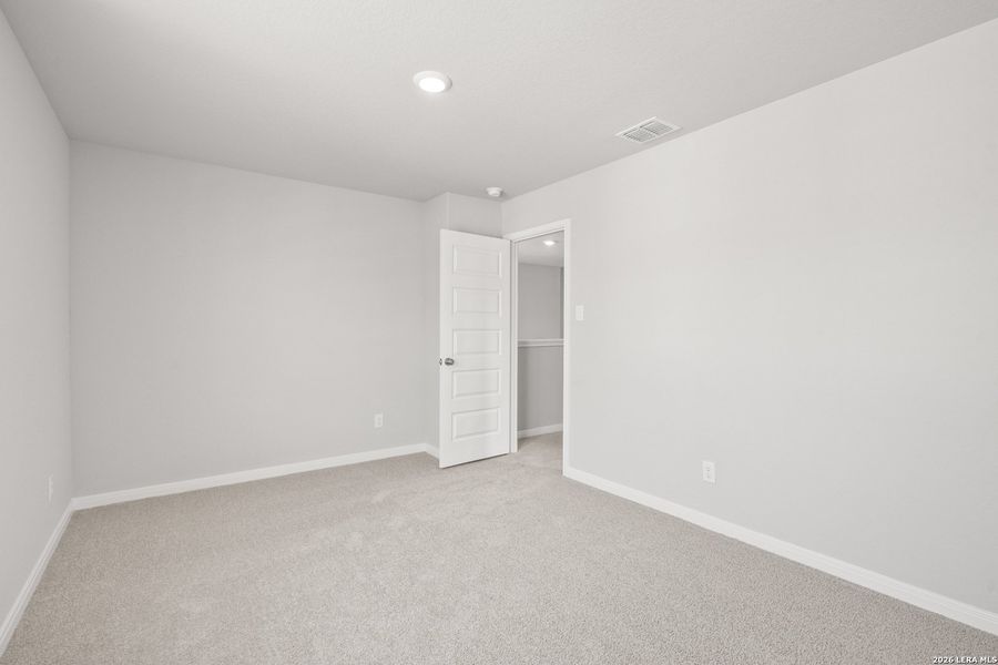 Spacious, unfurnished interior of a new home in Hickory Ridge, Elmendorf (Image 25).