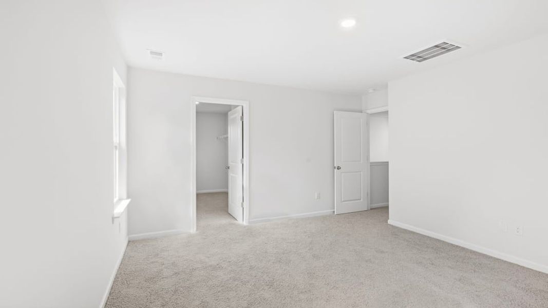 Spacious, unfurnished interior of a new home in Cloverdale Hills, Piedmont (Image 31).