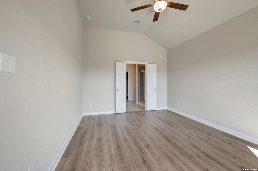 Spacious, unfurnished interior of a new home in Winding Brook, San Antonio (Image 39).