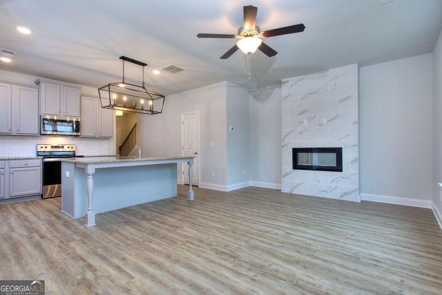 Spacious, unfurnished interior of a new home in Chimney Oaks Townhomes, Homer (Image 16).