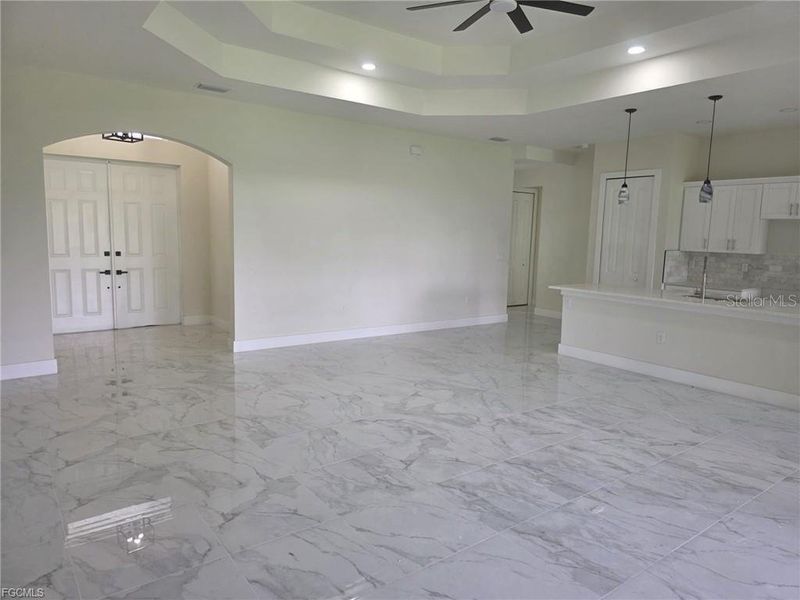 Spacious, unfurnished interior of a new home in , Fort Myers (Image 19).