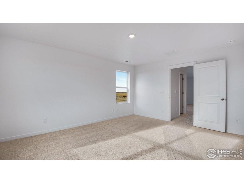 Spacious, unfurnished interior of a new home in Vista Meadows, Fort Lupton (Image 35).