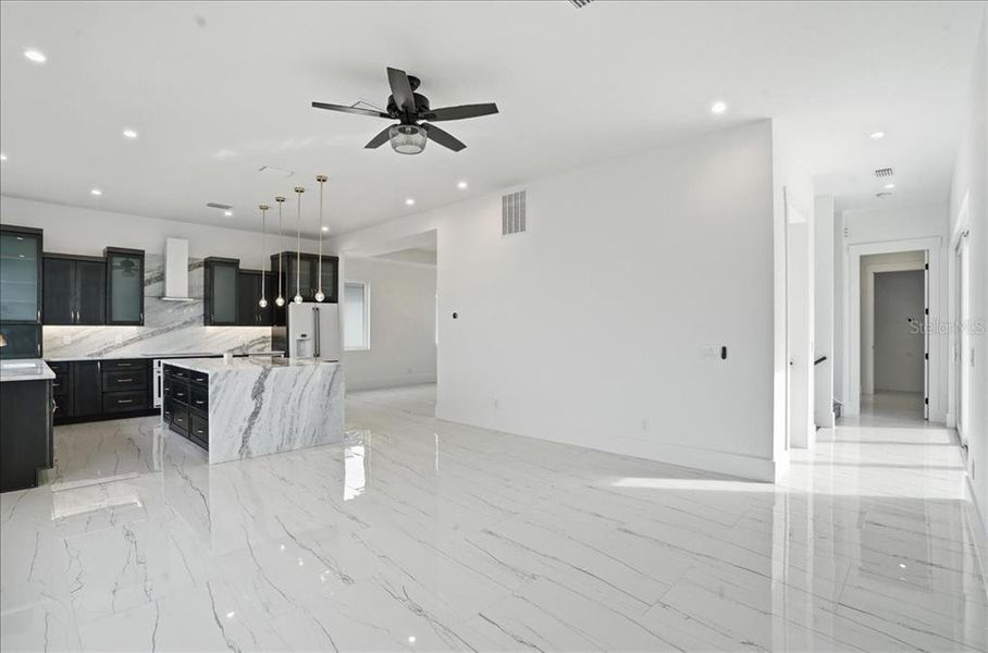 Spacious, unfurnished interior of a new home in , Englewood (Image 23).