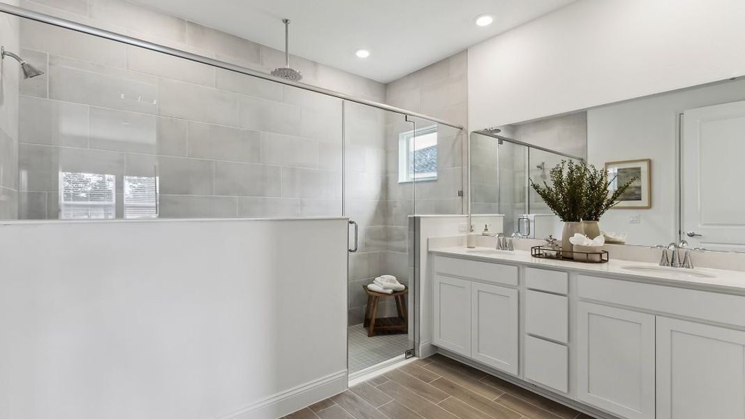 Tivoli II Owners Suite bath