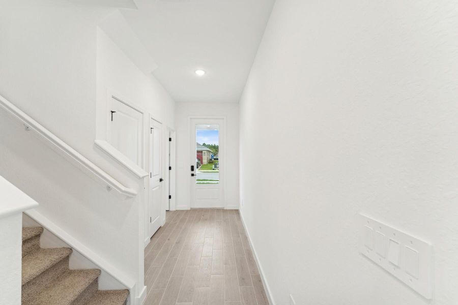 Spacious, unfurnished interior of a new home in , Fort Pierce (Image 38).