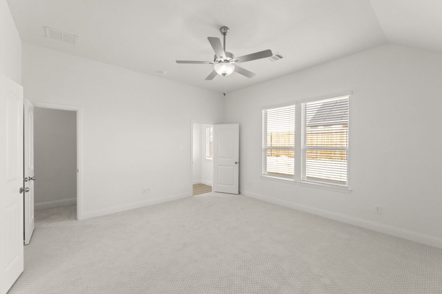 Spacious, unfurnished interior of a new home in Keeneland, Aubrey (Image 36).