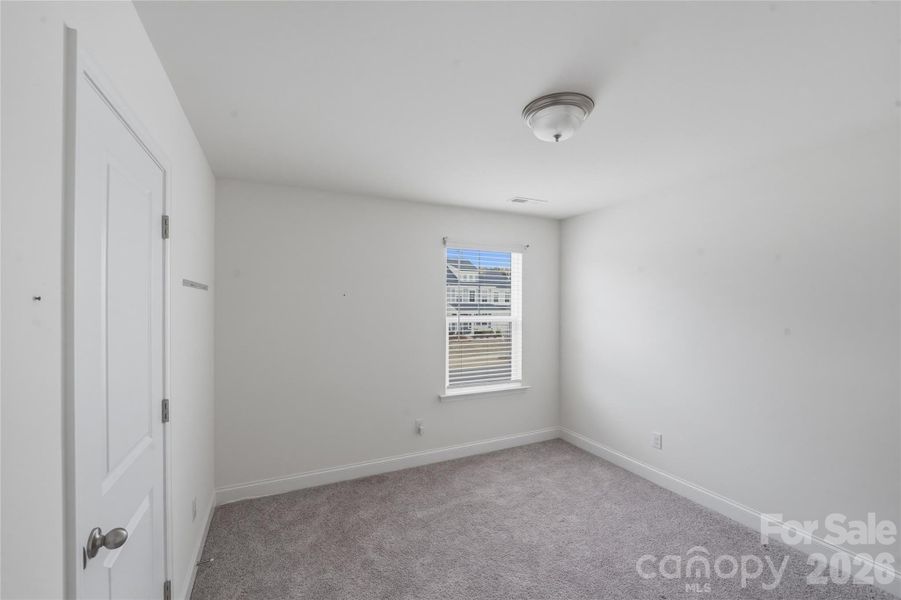 Spacious, unfurnished interior of a new home in Lakeside Glen, York (Image 23).