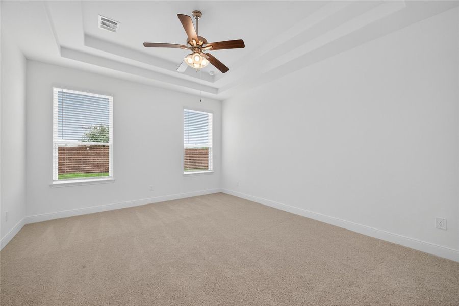 Spacious, unfurnished interior of a new home in Lago Mar, La Marque (Image 31).