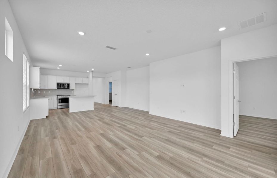 Spacious, unfurnished interior of a new home in Del Webb Wildlight, Yulee (Image 14). Spacious, unfurnished interior of a new home in Del Webb Wildlight, Yulee (Image 14).