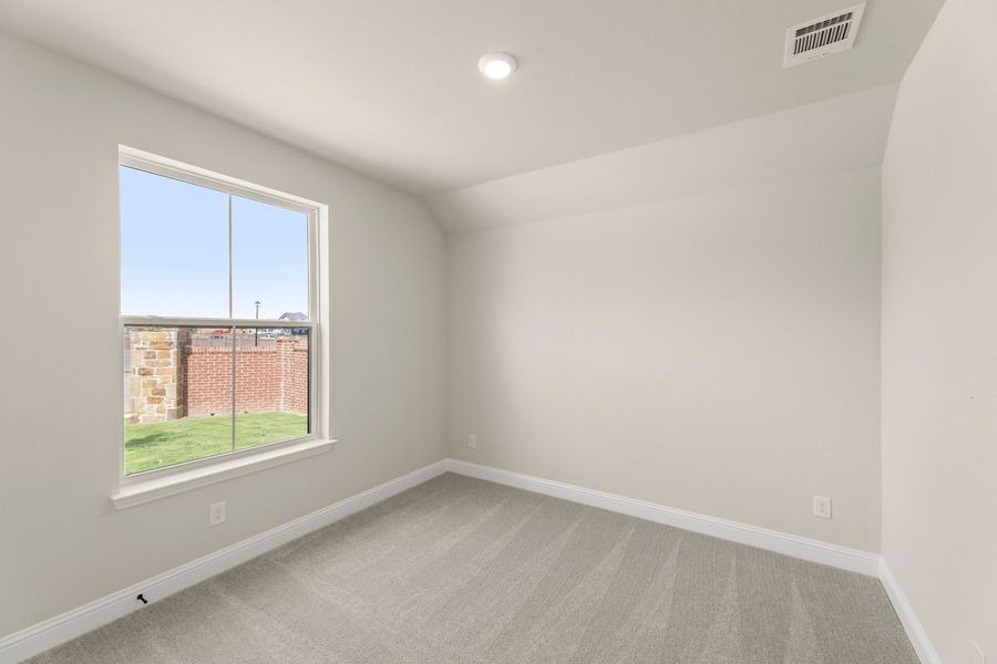 Spacious, unfurnished interior of a new home in Creekside, Royse City (Image 17).