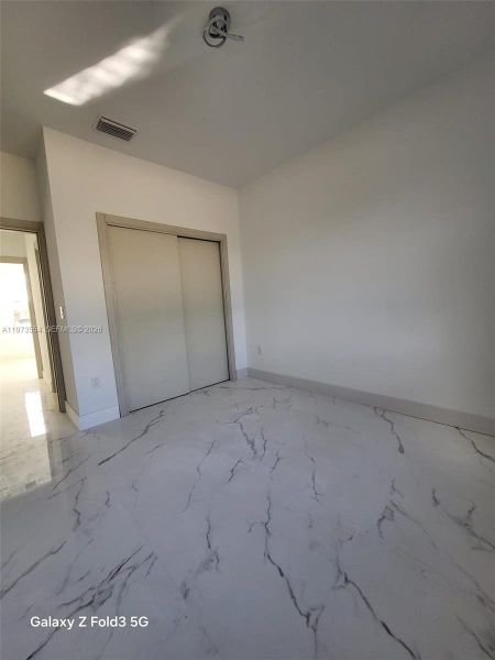 Spacious, unfurnished interior of a new home in , Lehigh Acres (Image 8).