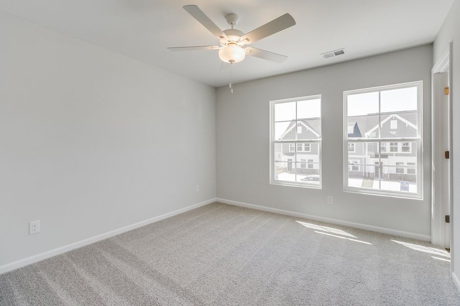 Spacious, unfurnished interior of a new home in Astoria, Columbia (Image 21).