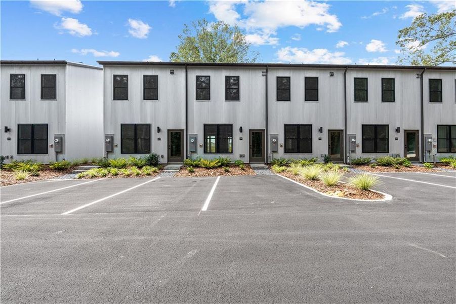Condo located in Fayetteville, GA showcasing its design and architecture (Image 2). Condo located in Fayetteville, GA showcasing its design and architecture (Image 2).